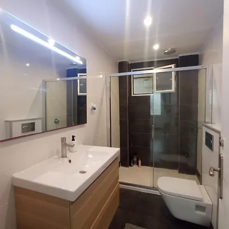 Private On Tamarit Street Хостел Барселона