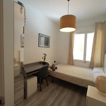 Хостел Private On Tamarit Street Барселона