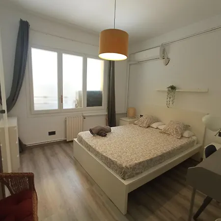 Хостел Private On Tamarit Street *