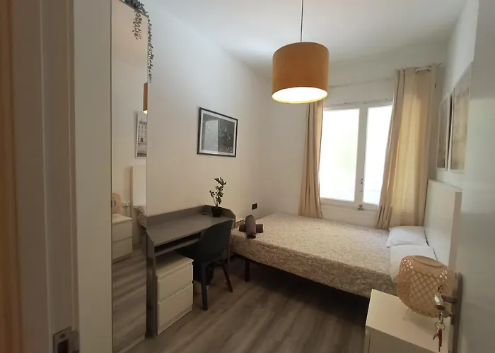 אכסניה Private On Tamarit Street ברצלונה